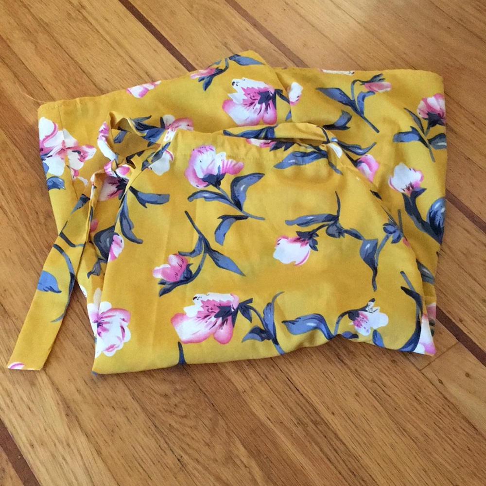 FLORAL PRINT YELLOW HALTER ROMPER